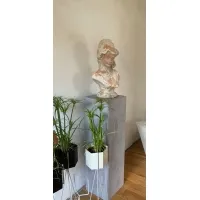 cardboard plinth concrete look