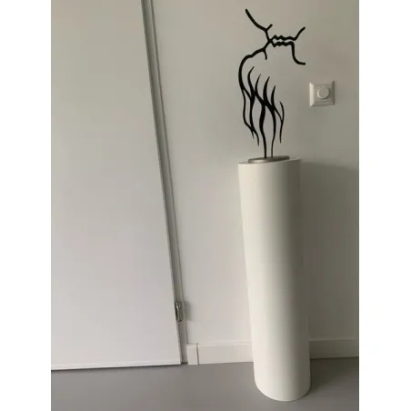 circular plinth white