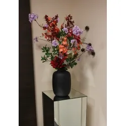 Mirrored plinth glass