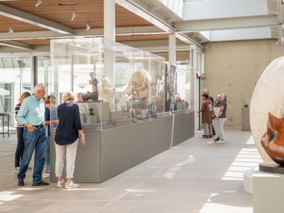 Solits: Specialists in Extra-Large Plexiglas Display Cases